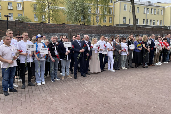 Участники слета городов-героев почтили память павших в годы Великой Отечественной войны