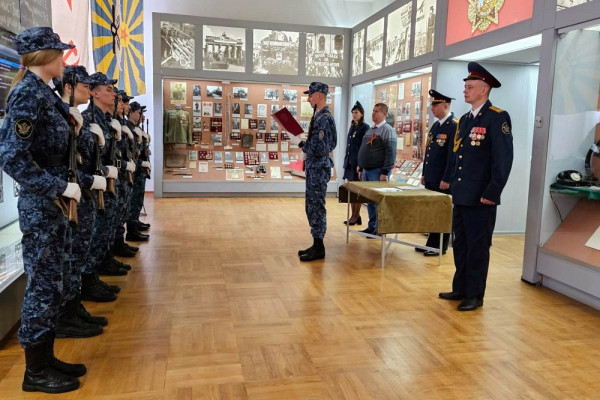 В Смоленске молодые сотрудники УФСИН приняли присягу