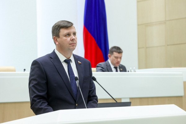 Смоленский сенатор Артём Малащенков рассказал о государственной политике в сфере образования