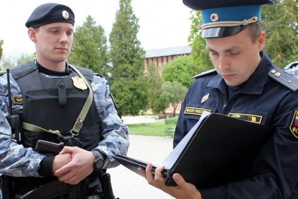 Смоленские судебные приставы помогли пострадавшей от мошенников пенсионерке вернуть деньги